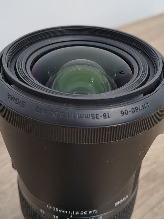 Obiektyw Sigma 18-35mm F1.8 do Canon