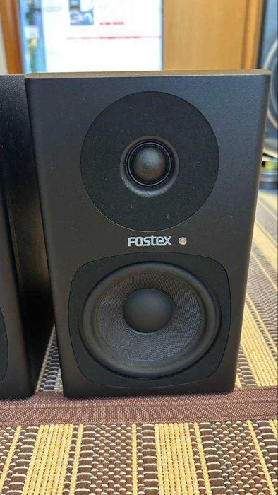 Colunas Fostex PM.4d