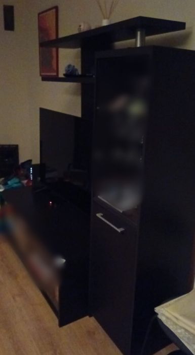 Móvel tv preto com prateleiras