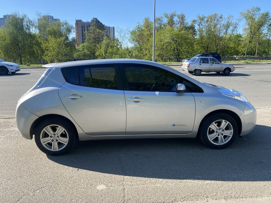 Продам Leaf 2013 52kWt  чистий японець
