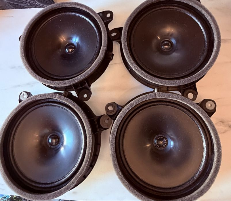 Glosniki 4 sztuki nowe wyciagniete z nowego samochodu