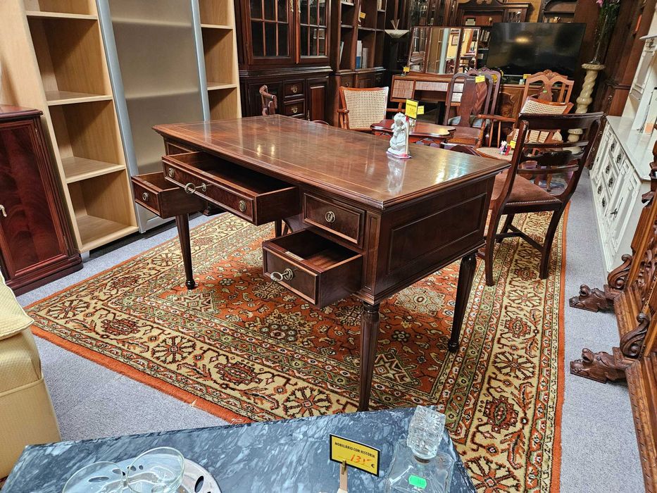 Secretária clássica com gavetas - Bom estado geral