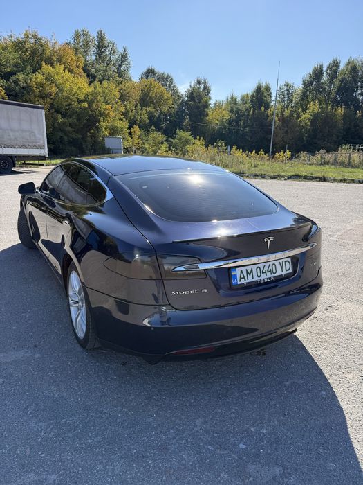 Tesla modl s 85