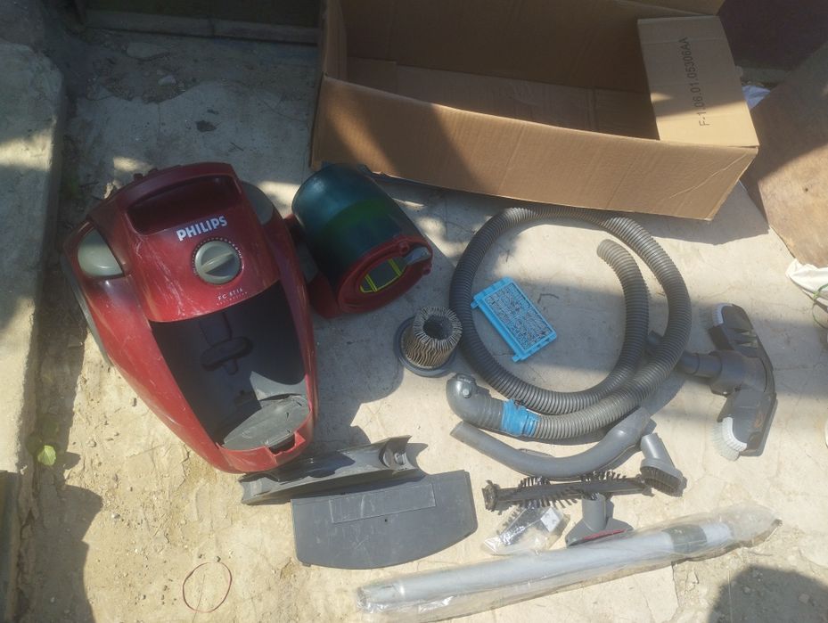 Philips FC 8734 працює дуже потужно (з циклонним фільтром)