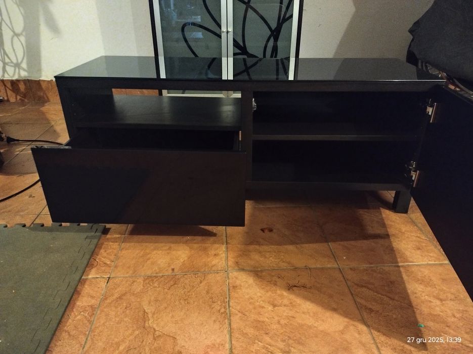 Praktyczna szafka RTV