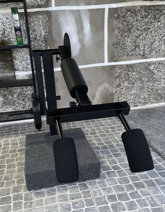 Vendo maquina de agachamento e triceps