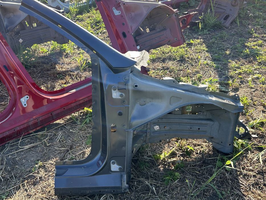 Правая четверть порог полка крыла, стакан Tesla Model Y My