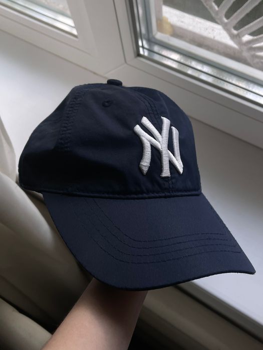 Темно синя бейсболка