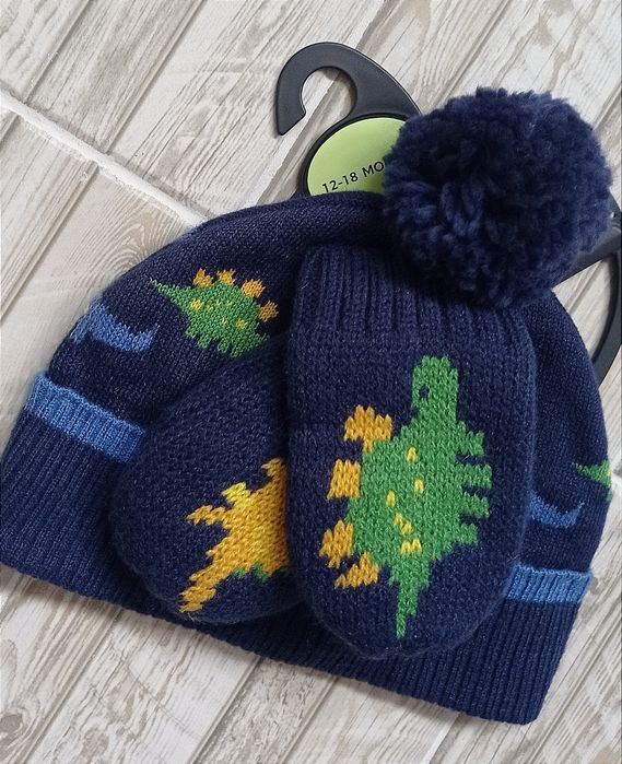 Комплект шапка и варежки