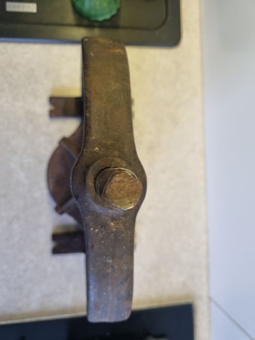 Stara zabytkowa prasa ścisk