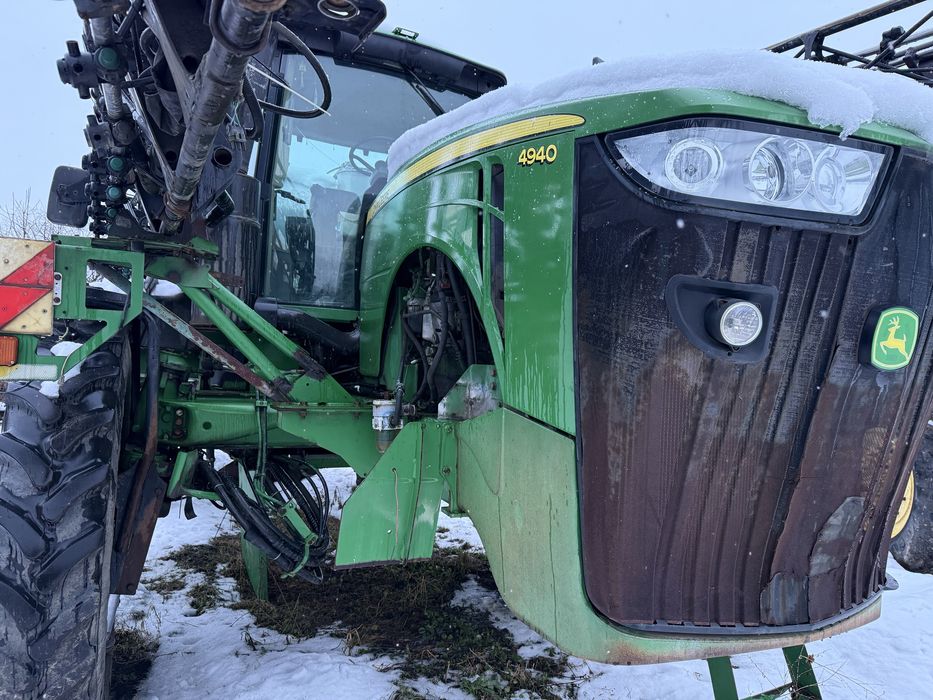 Самохідний обприскувач John Deere 4940