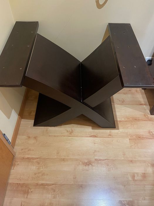 Mesa em madeira maciça , cor wengé marca Lusorustik