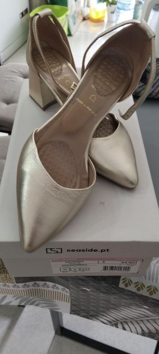 Sapato dourado cerimónia