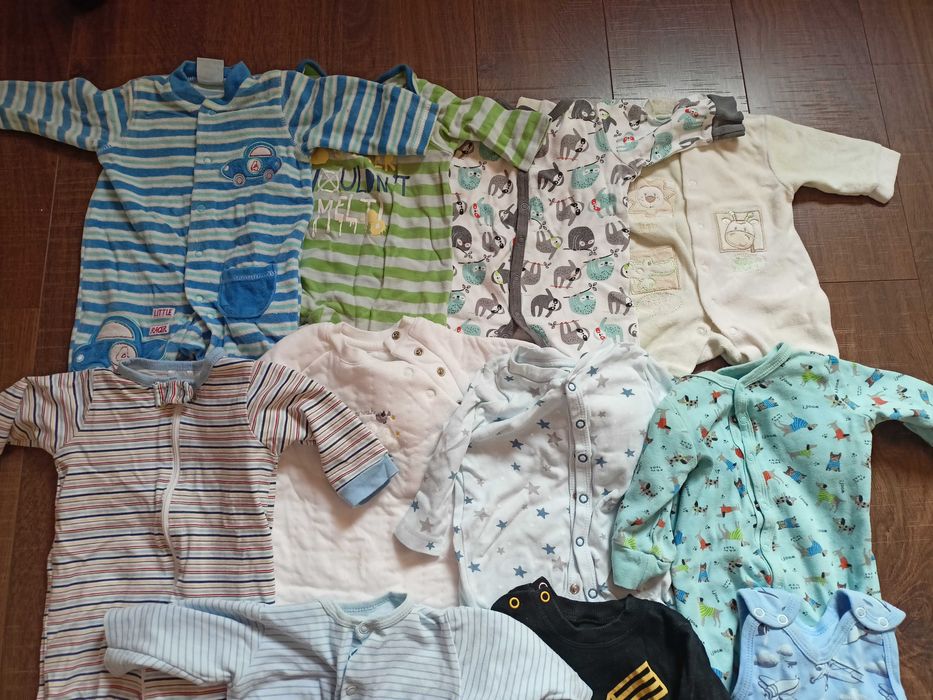 Zestaw ubranek niemowlęcych