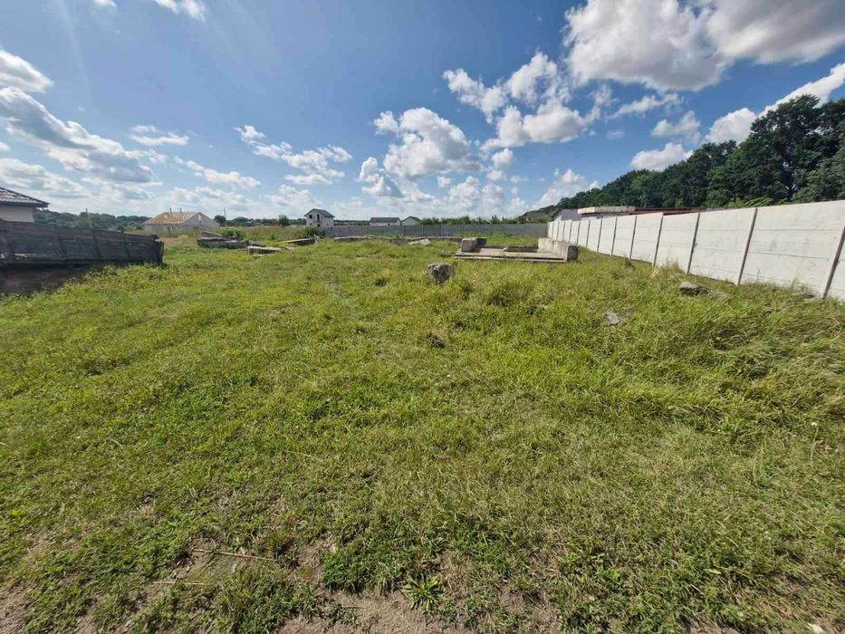 Продаж ділянки під житлову забудову в Бохониках