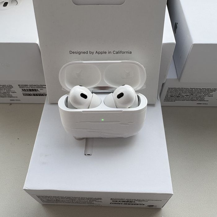AirPods Pro 2 USB-C — нові, повний комплект
