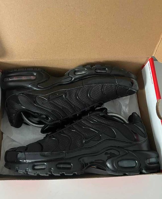 All Eyes on Black Nike Air Max Plus TN Makes a Bold Statement 39