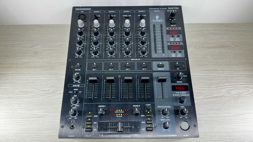 Mikser DJ Behringer DJX750