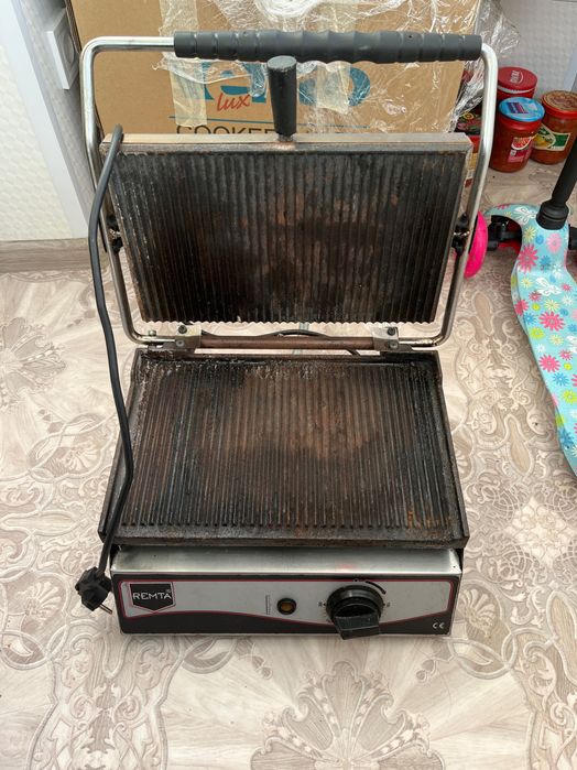 Продам гриль, вертель, фритурницу. 8000 тысяч за все цена договорная