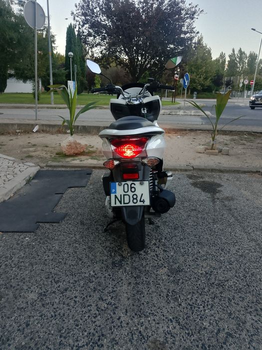 HONDA PCX 2012 Mota bem cuidada, óleo e kit CVT em dia, elétrica e pneus em excelente estado.