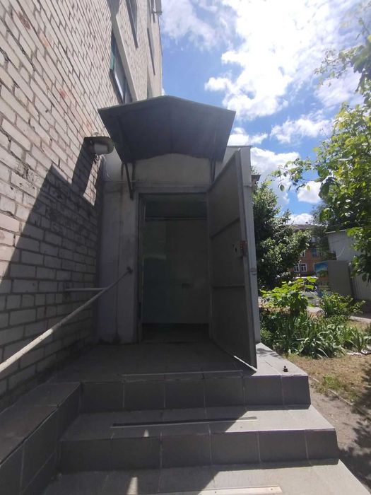 Продаж комерційного приміщення у м. Павлоград по вул. Сташкова, буд. 7-А