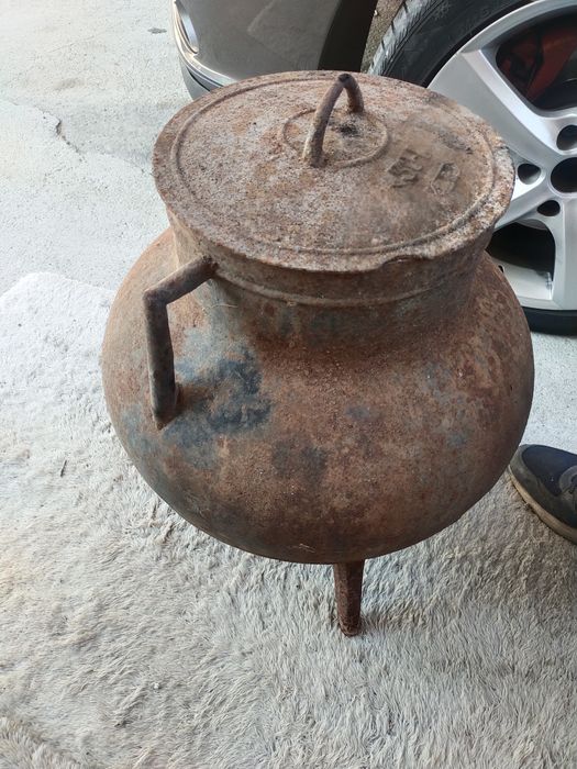 Panela de 3 pés antiga