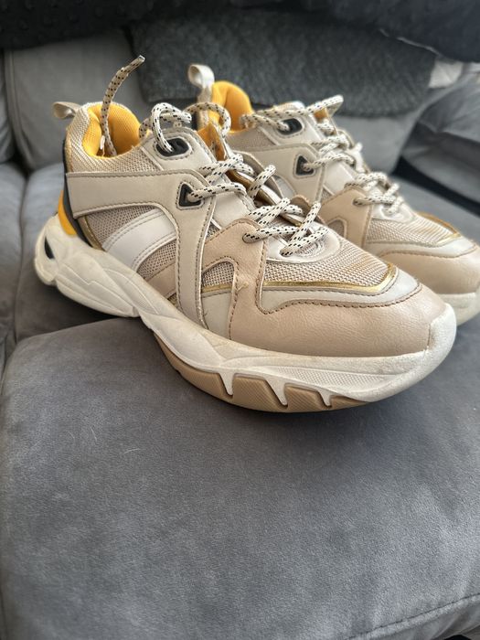 Stradivarius girl 36