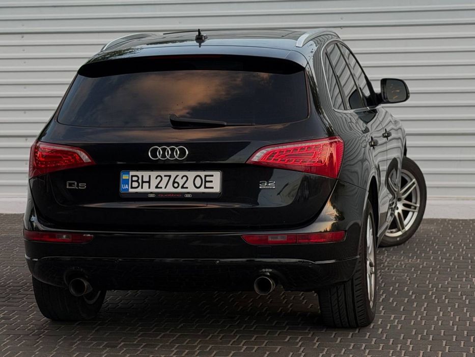 Audi Q5 2011 г 3.2л