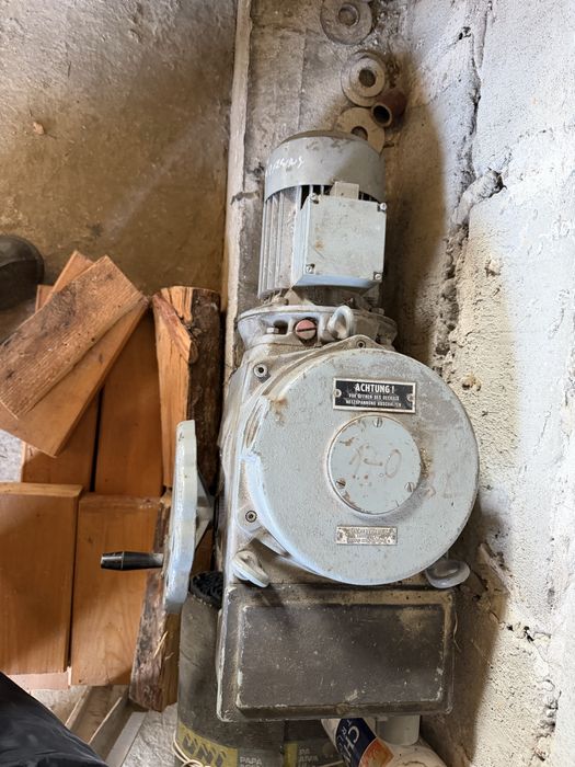 Silnik z prsekładnia / motoreduktorem