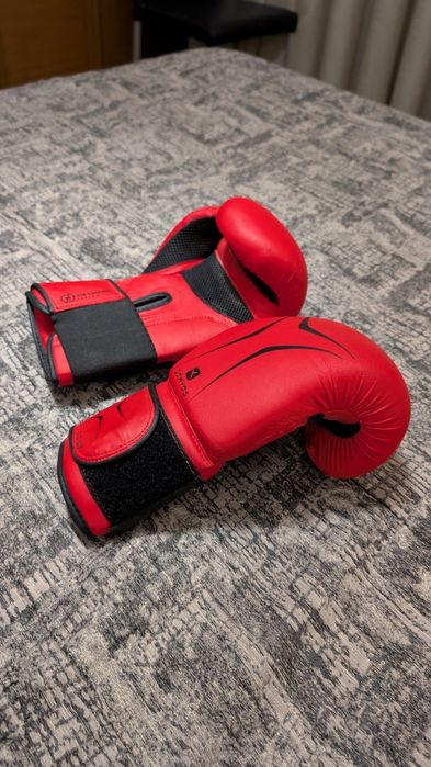 Luvas de Boxe/Kickboxe (Cor vermelha)