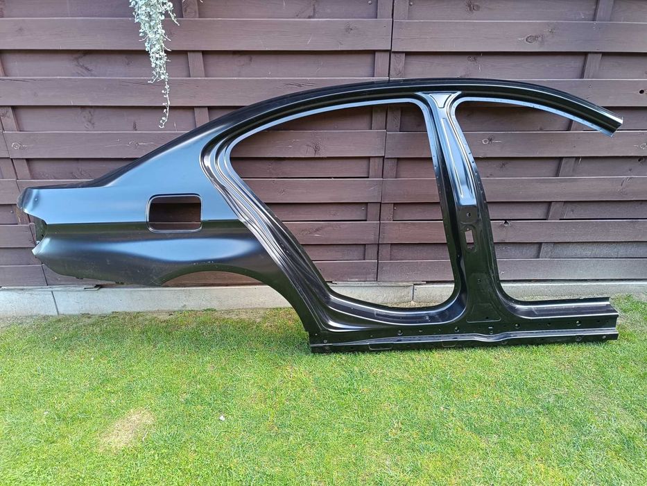 błotnik tylny prawy poszycie słupek próg BMW 5 F10