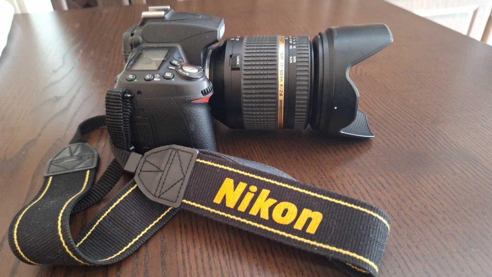 Nikon D90 + Lampa Nissin