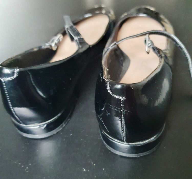 buty czarne lakierki baleriny zapinane Mary–Jan