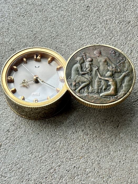 Unikatowy Zegar Modern Japan Quartz płaskorzeźba