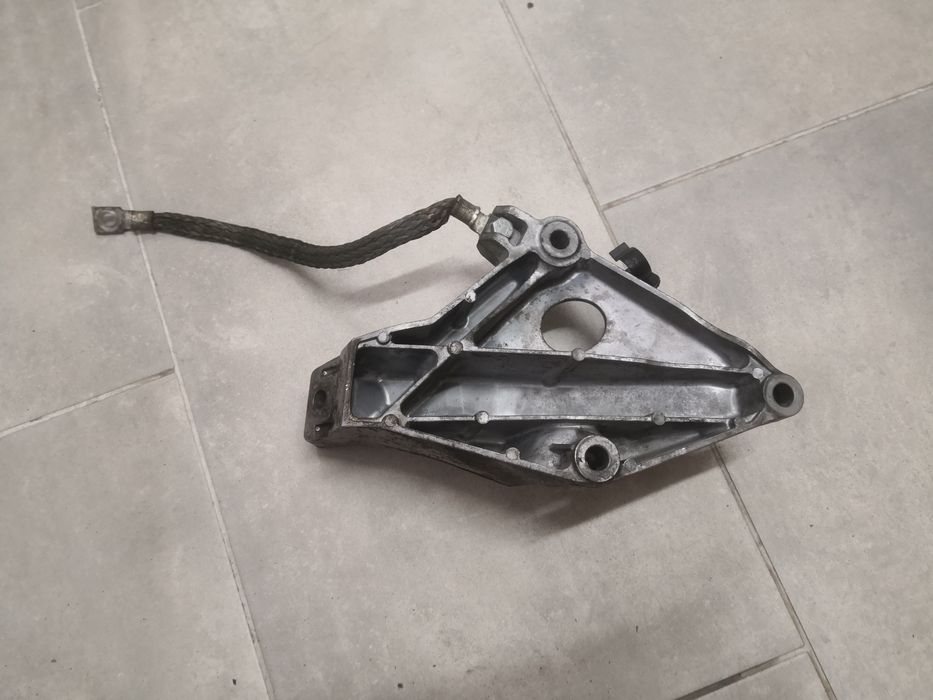 Wspornik łapa silnika BMW e90 e91 e92 e87 e81 e82 e88 N47 lewa