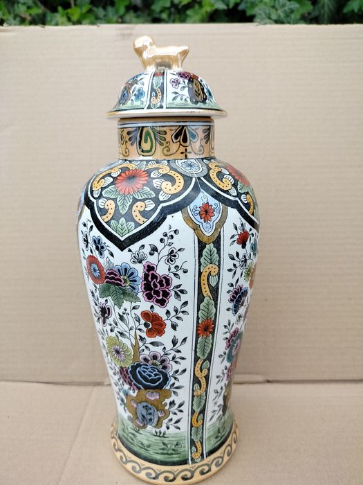 Stara stylowa ceramiczna waza amfora wazon