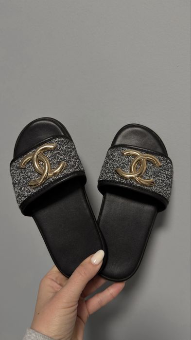 Детские шлепки на девочку