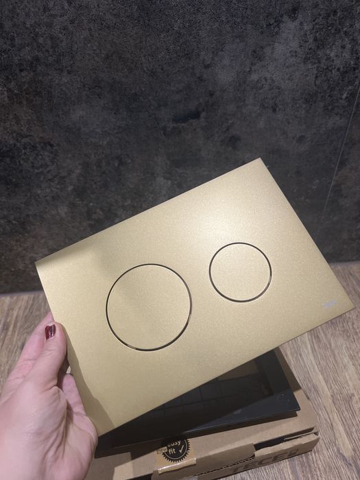 TECE przycisk splukujacy metaliczny mosiądz