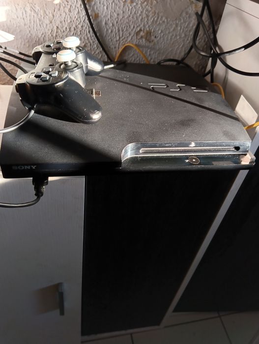 Play nova com três jogos