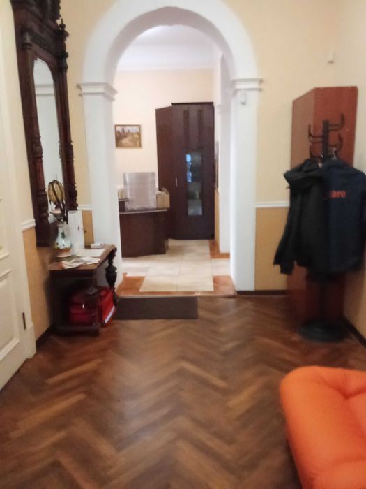 Здаеться оффісне примшщення