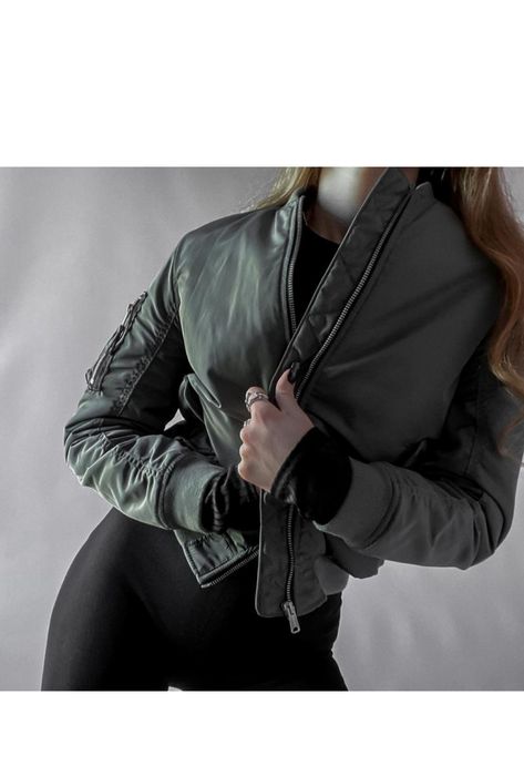 Актуальний красивий бомбер