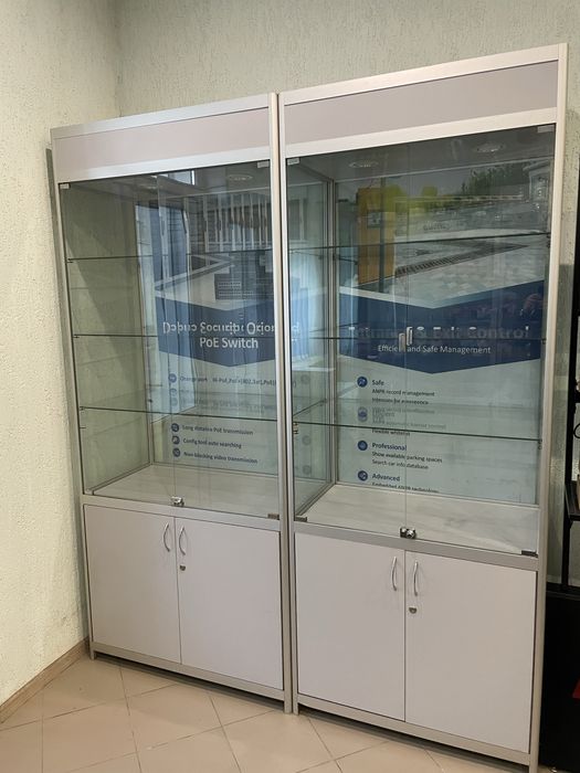 Продам вітрини скляні