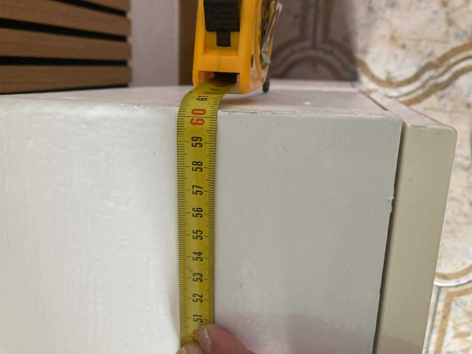 2 móveis IKEA brancos com portas lacadas