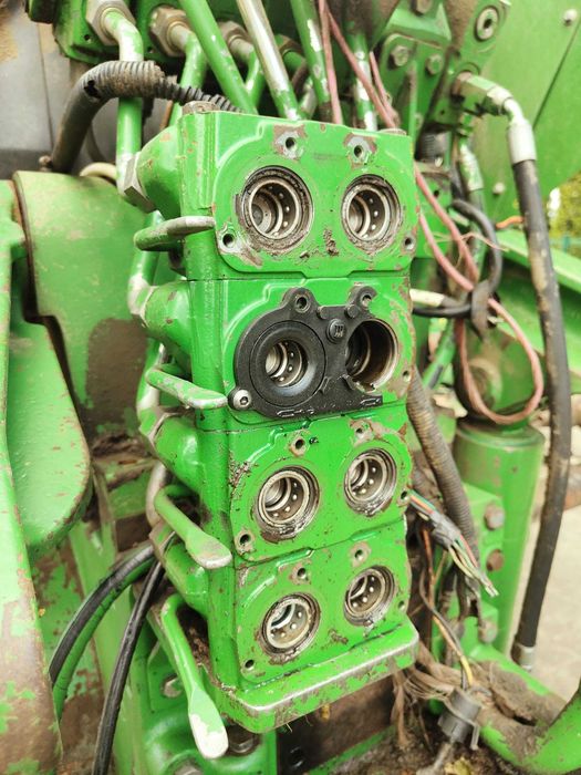 Blok hydrauliki John Deere 7720, 7820, 7920 7730 7830 7930