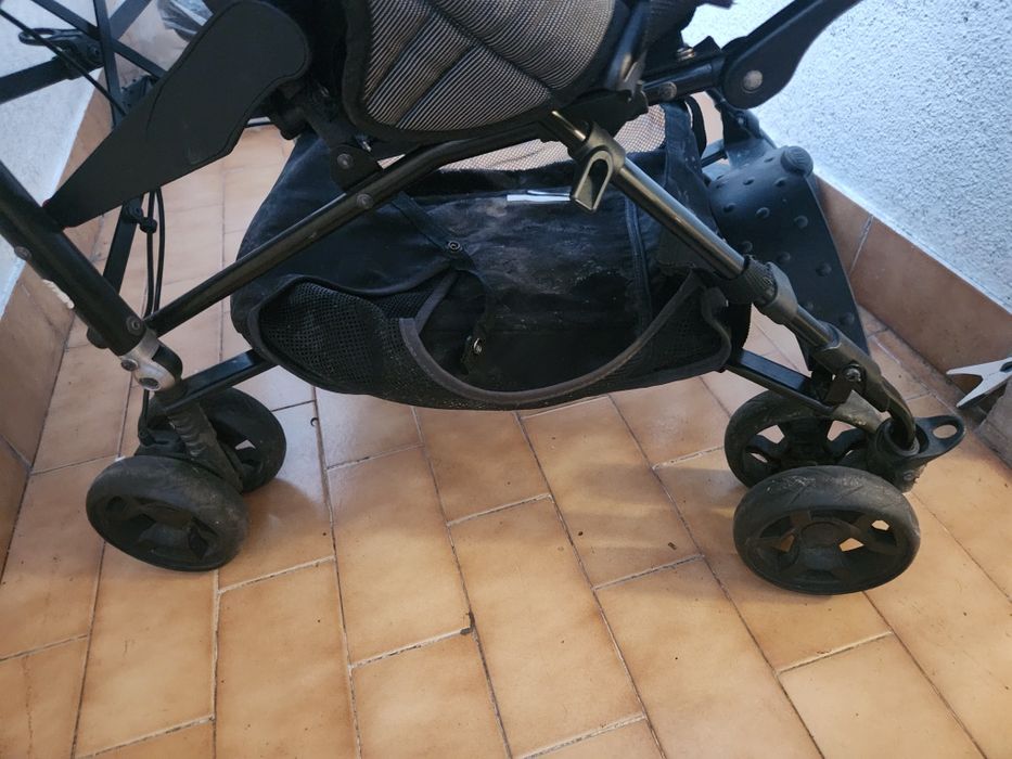 Carrinho e cadeira de bebé