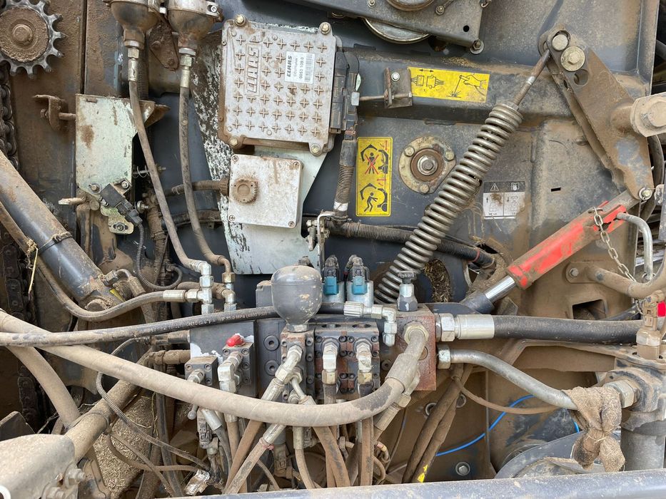 Enfardadeira de rolos Claas