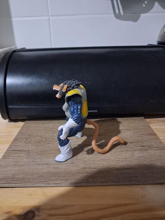 Figura Vegeta macaco