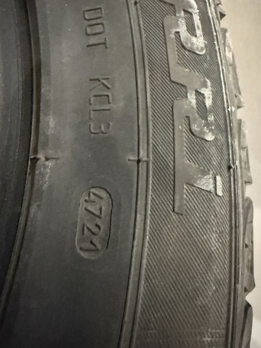 235/55R17 продам