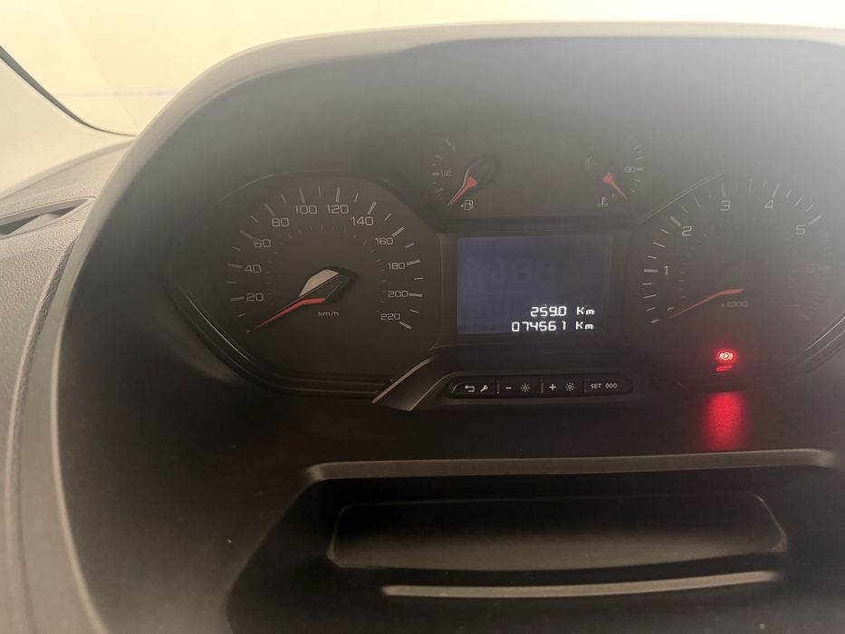 Peugeot Partner 1.5 HDI NACIONAL 2021/11 C/ Iva no Preço Só 74 Mil kms