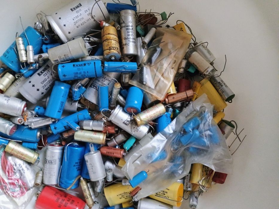 Kondensatory różne